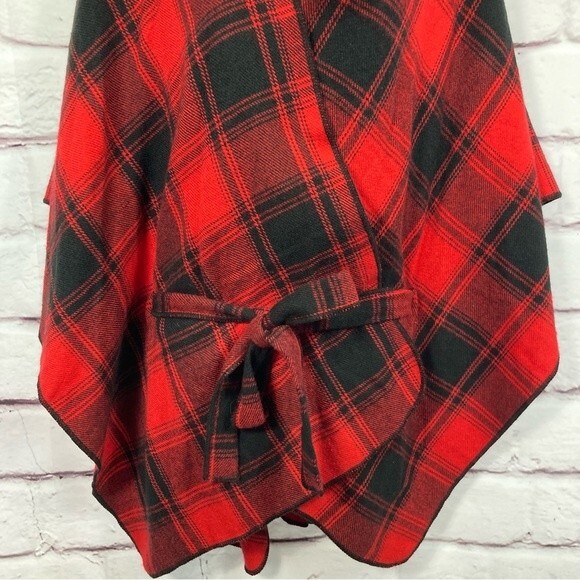 Cato Cape OS Red + Black Oversized Tartan Plaid Cape Acrylic Ties at Waist Warm - Picture 4 of 8